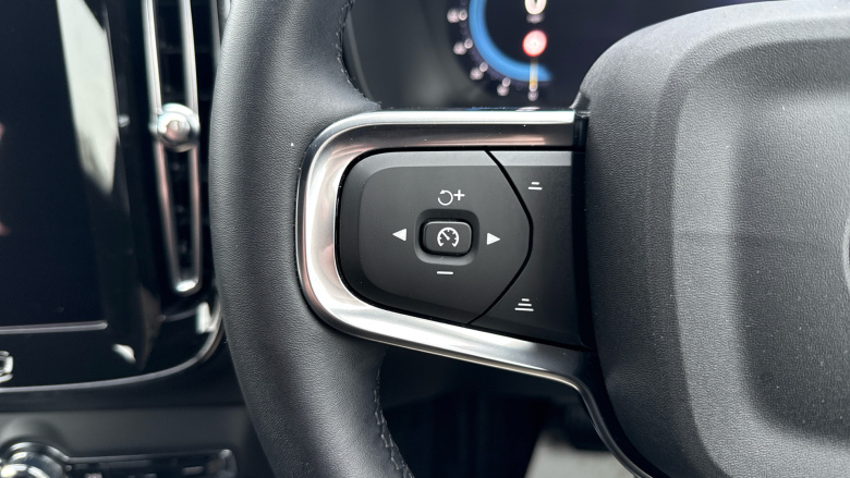 Volvo XC40 2.0 B3P Plus Dark 5dr Auto Petrol Estate